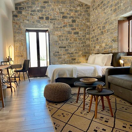 Manifest Boutique Hotel Oitilon Luaran gambar
